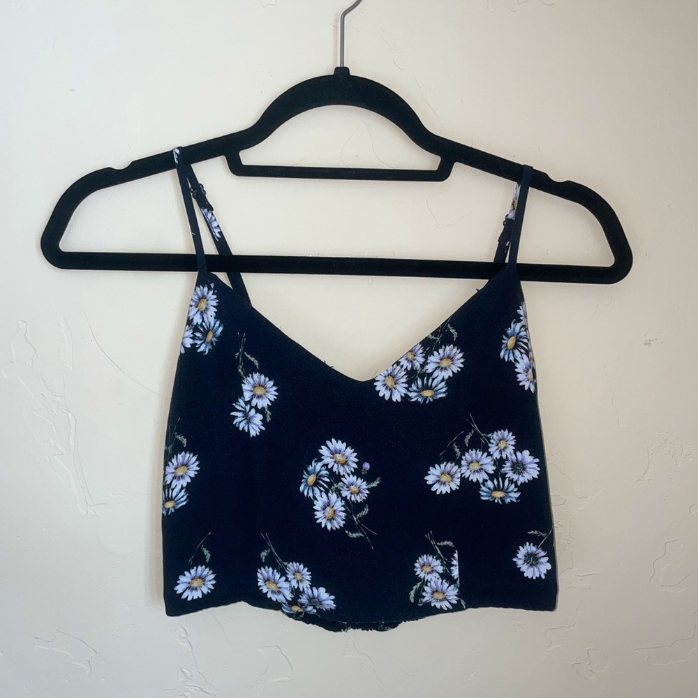 Women’s Divided cropped tank. Size 8 in Navy with flowers.